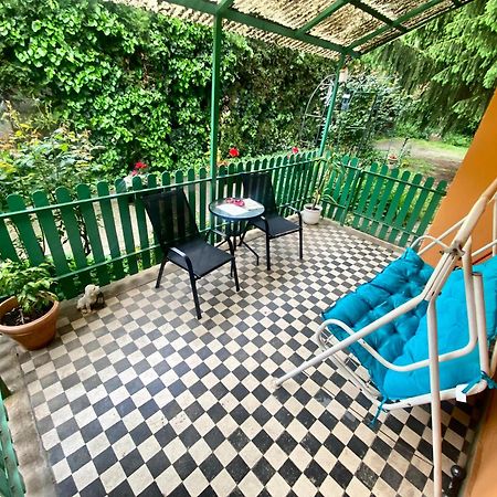 Grany'S Retro Guesthouse Near Budapest Airport Vecsés Eksteriør bilde