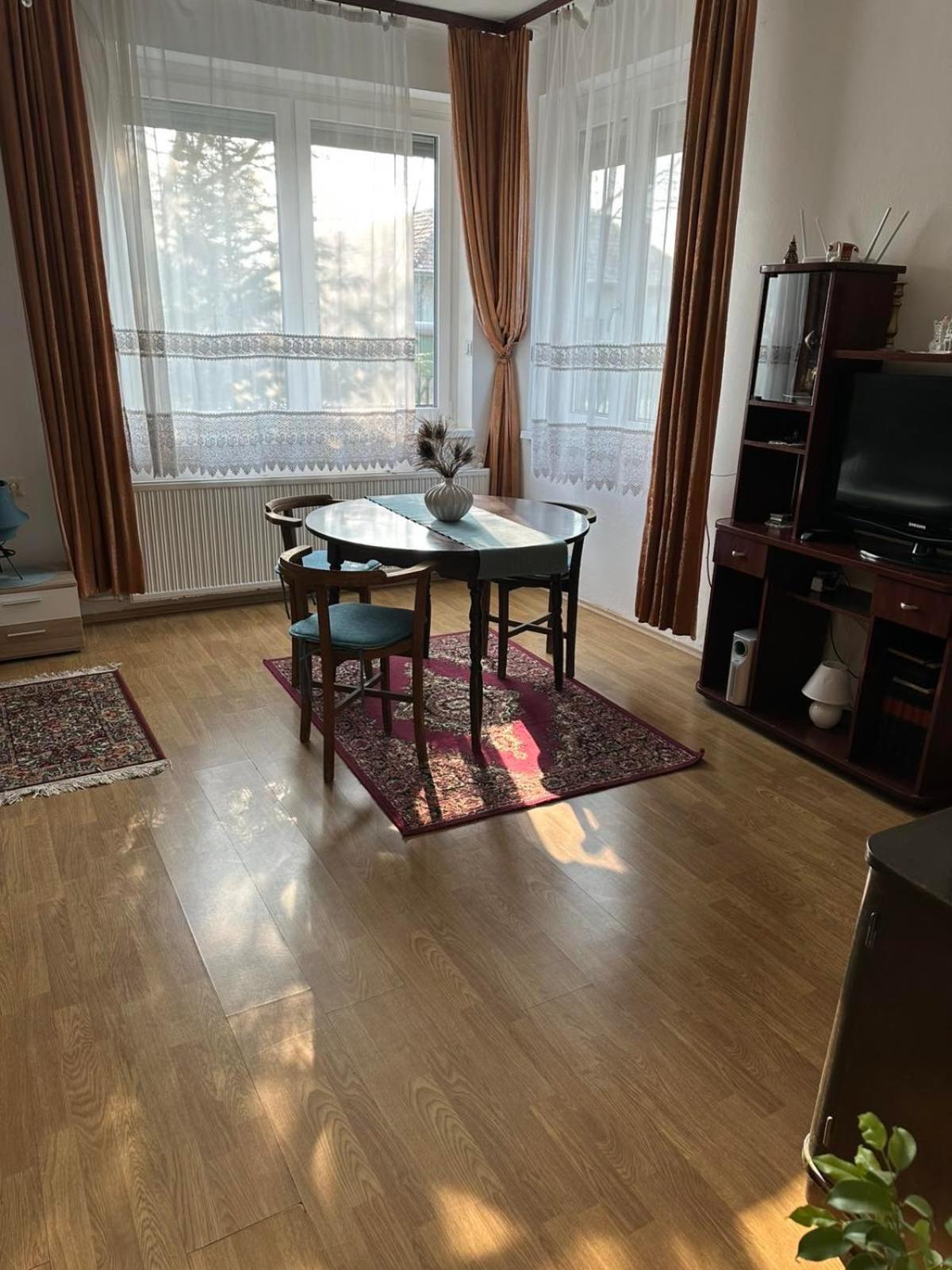 Grany'S Retro Guesthouse Near Budapest Airport Vecsés Eksteriør bilde