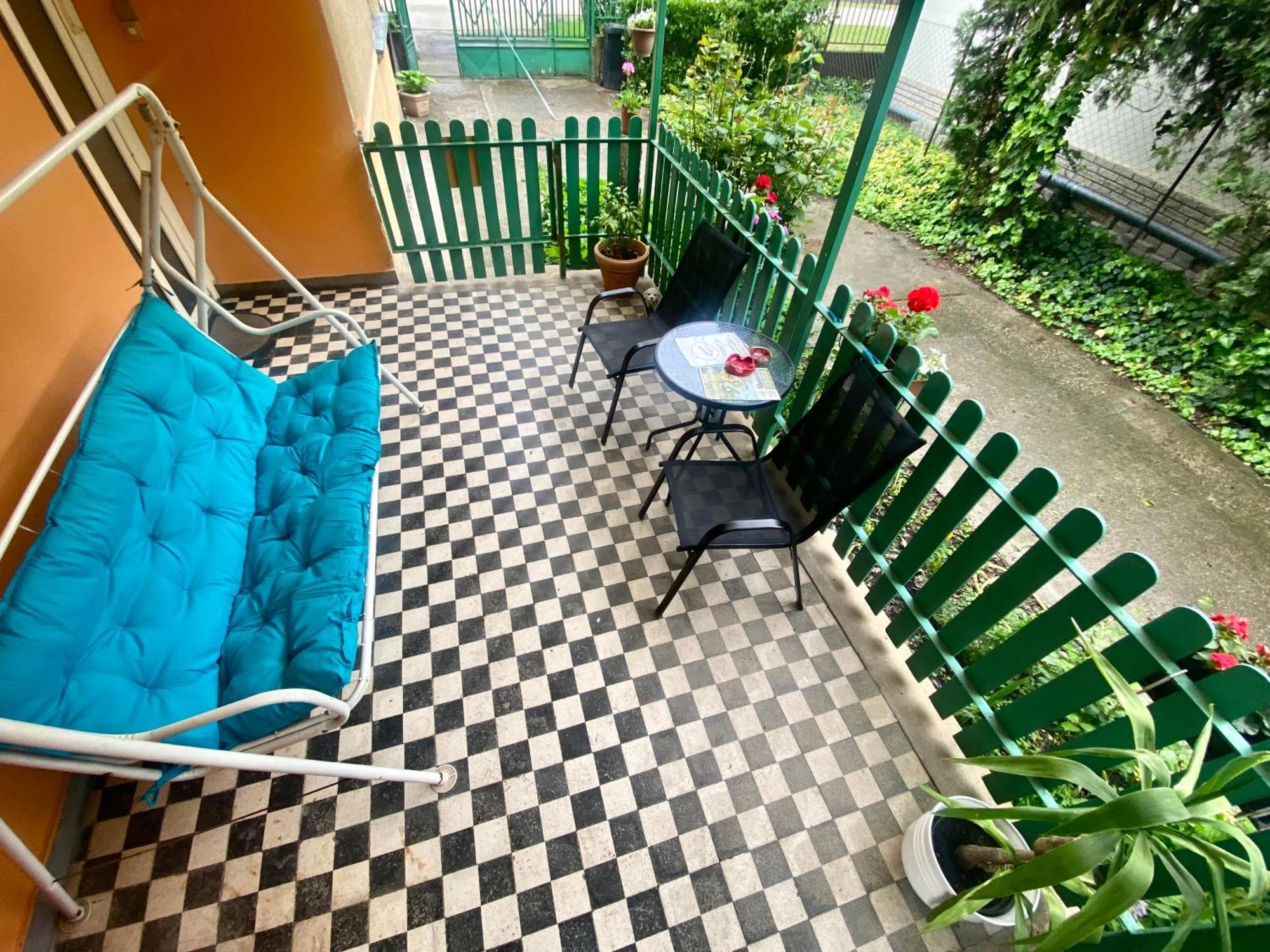 Grany'S Retro Guesthouse Near Budapest Airport Vecsés Eksteriør bilde